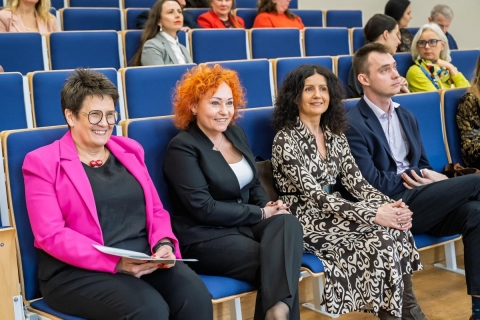 Uczestnicy seminarium Wykorzenieni