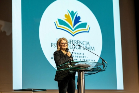 Profesor Krzywosz-Rynkiewicz w trakcie konferencji