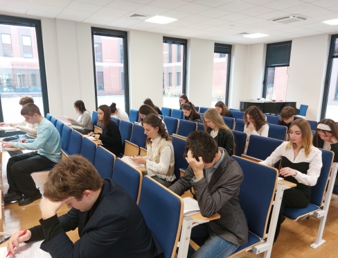 Uczestnicy zawodów w trakcie testu