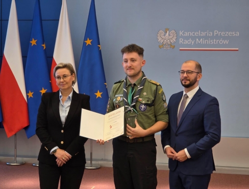 Dominik Rimaszauskas odbiera nagrodę