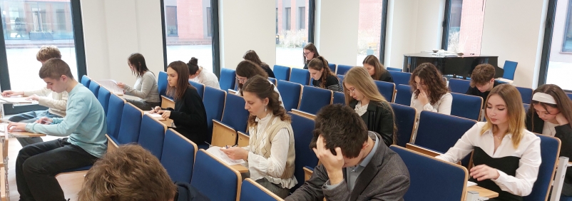 Uczestnicy zawodów w trakcie testu